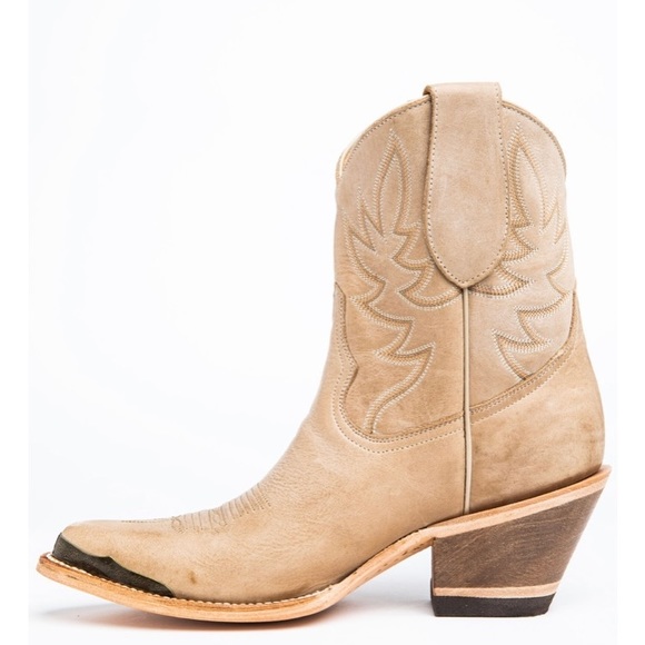 IDYLLWIND WOMEN\'S WHEELS NATURAL WESTERN BOOTIES - ROUND TOE SIZE 7